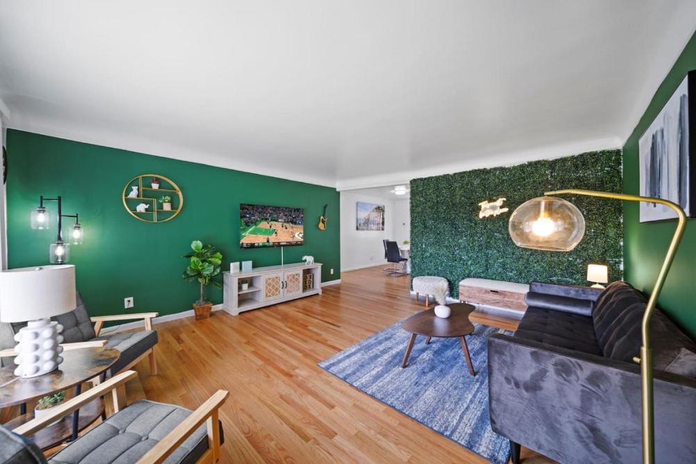 DT Green Haven 4-Bed Sanctuary in Vibrant Loco